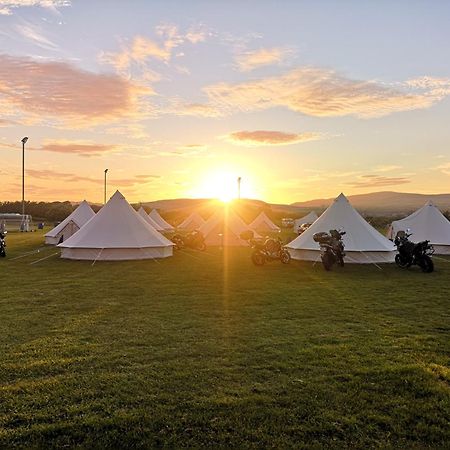 Nine Yards Bell Tents At The Tt - 캐슬타운 외부 사진